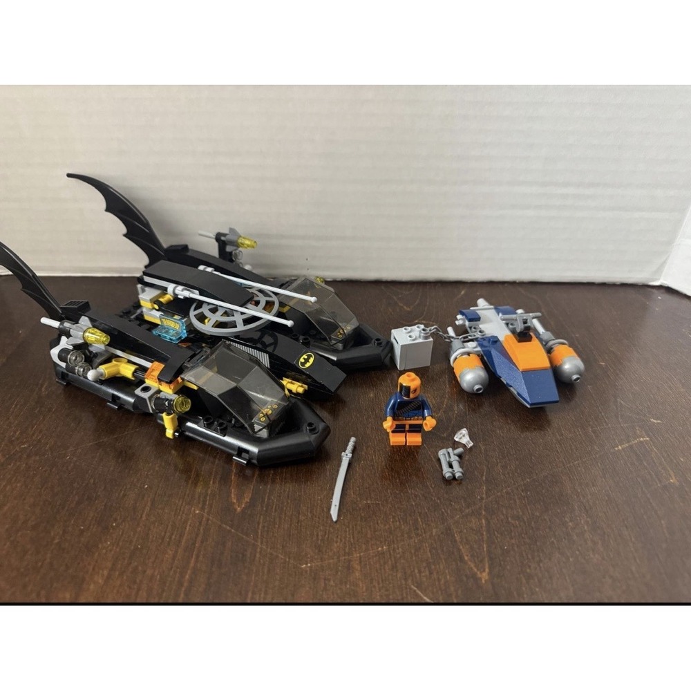 LEGO DC Comics Super Heroes Batboat Harbour Pursuit Deathstroke Included (76034)